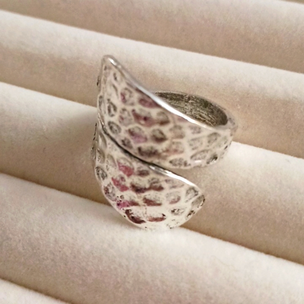 Hammered ring
